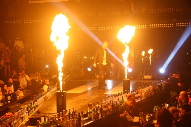 Eller Van Buuren & Chris Jones